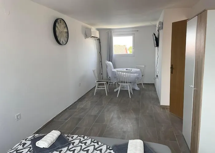 Music Apartment Vir