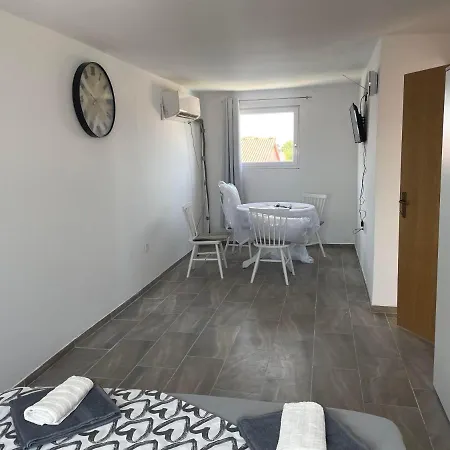 Music Apartment Vir