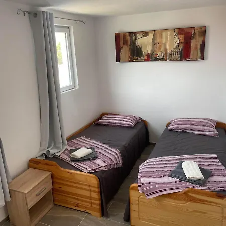 Music Apartment *
